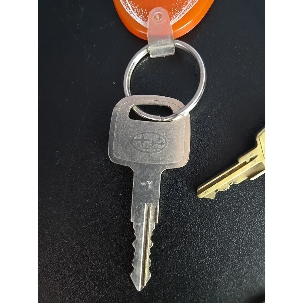 N/A vintage keys